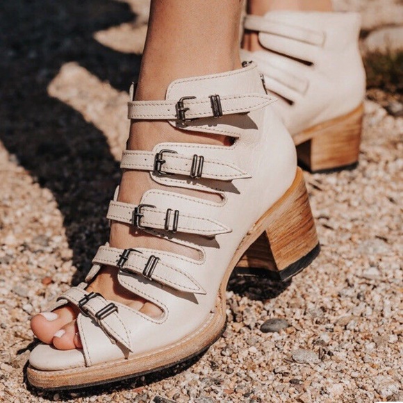 Freebird Quinn Sandals Beige - Picture 1 of 8